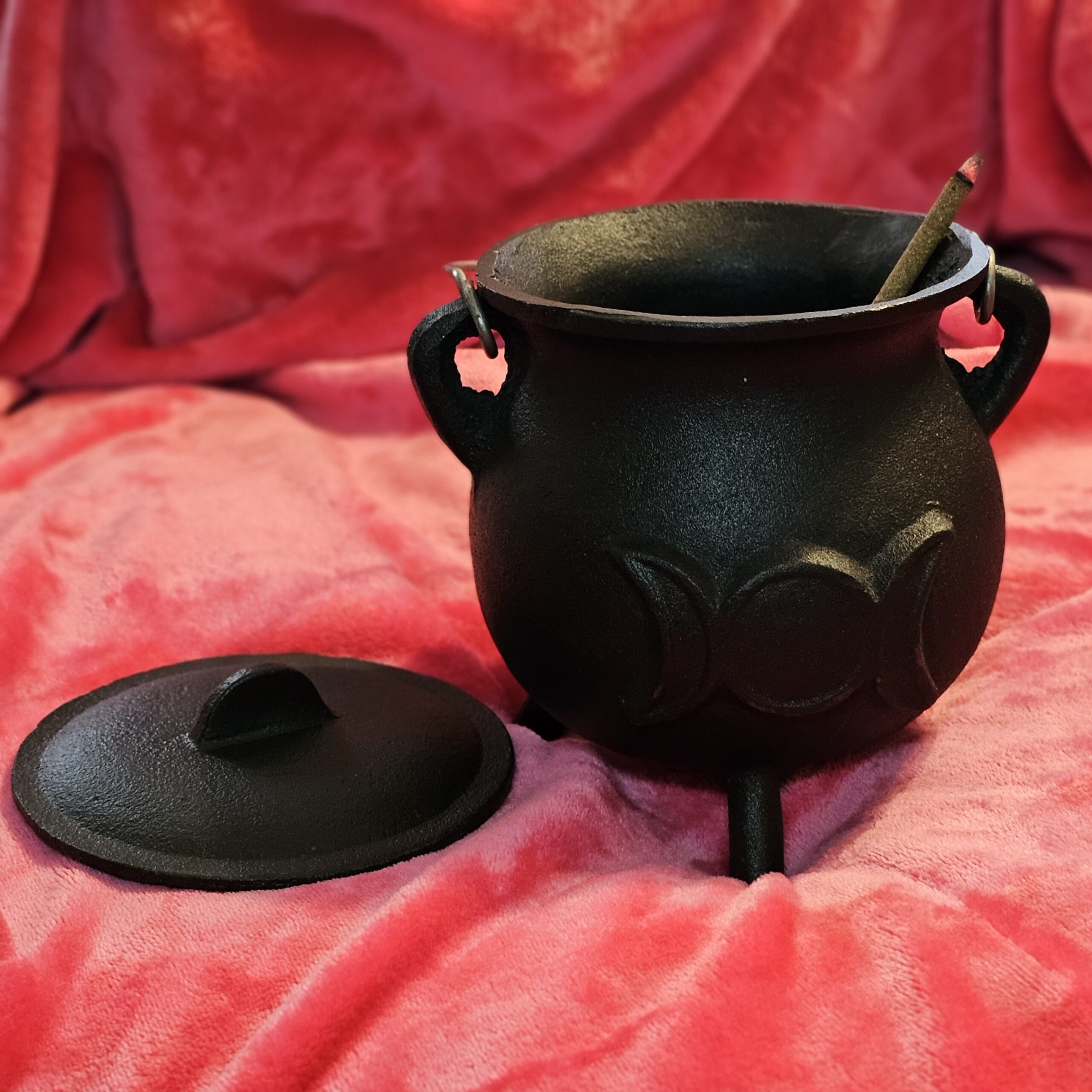 Cast Iron Cauldron - Triple Moon (7 in.) - Image 3
