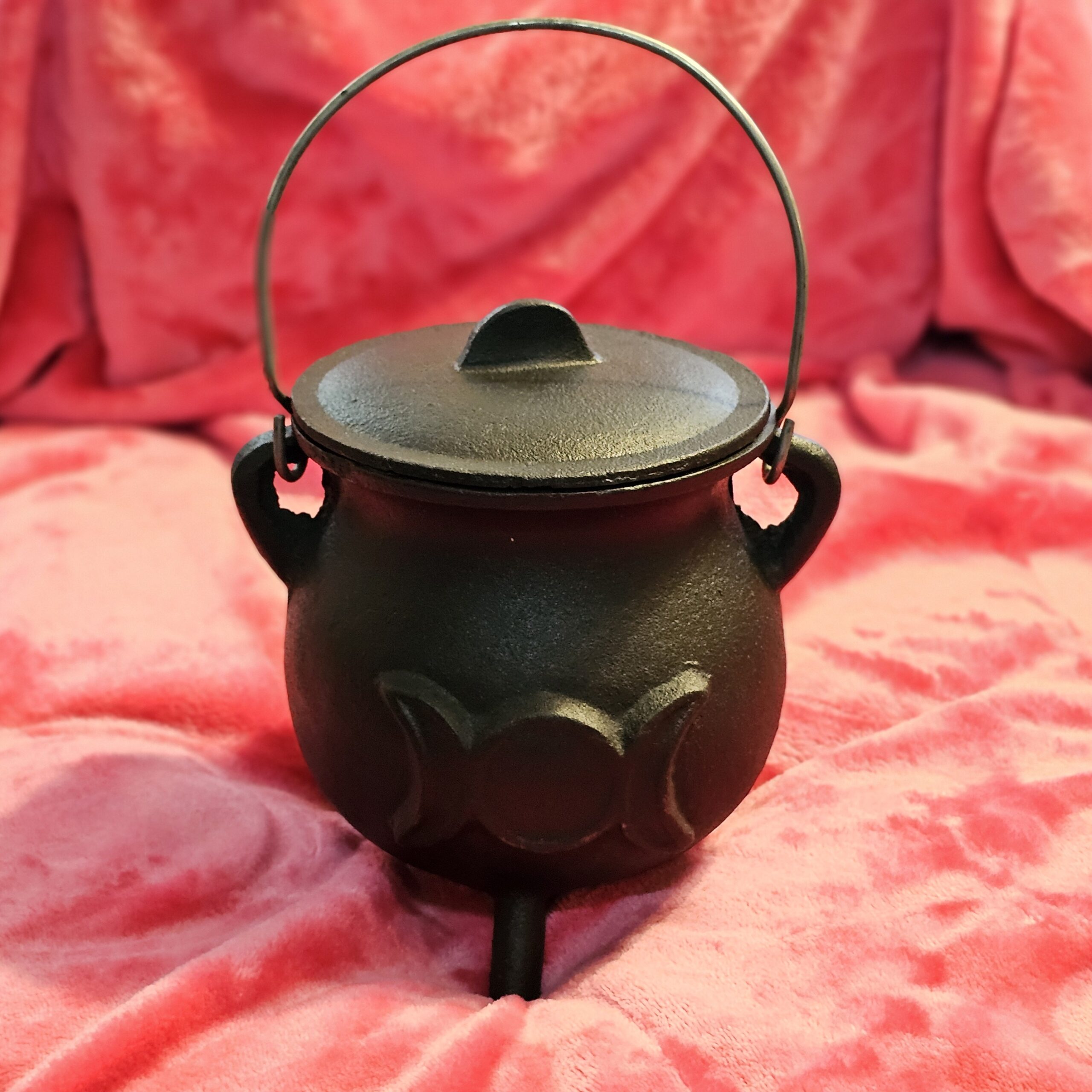 Cast Iron Cauldron - Triple Moon (7 in.) - Image 2