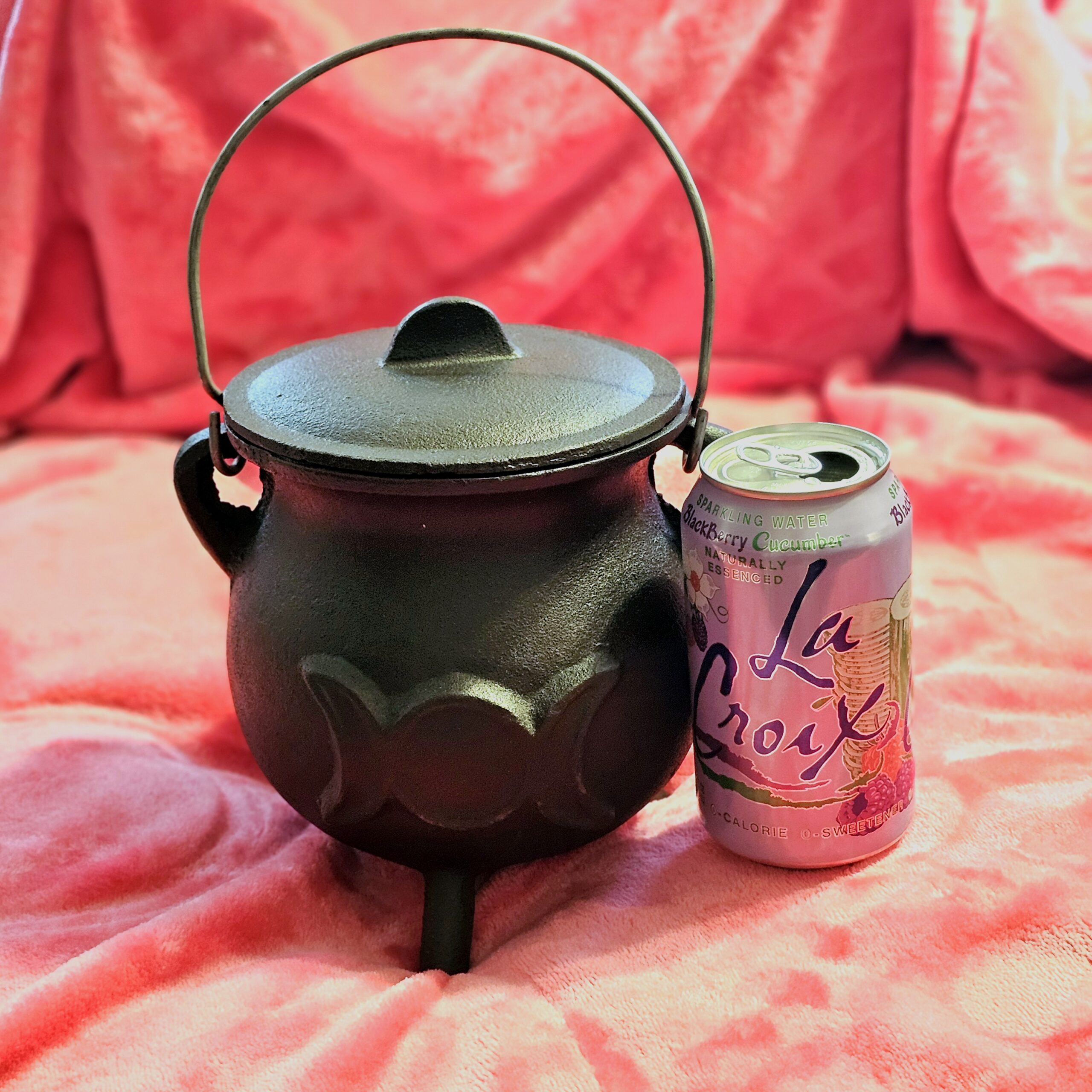 Cast Iron Cauldron - Triple Moon (7 in.) - Image 5